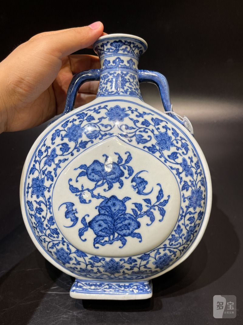 清 青花缠枝莲开光福寿纹杏圆抱月瓶 - 图5